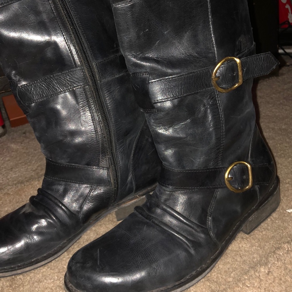 Genuine leather buckle boots